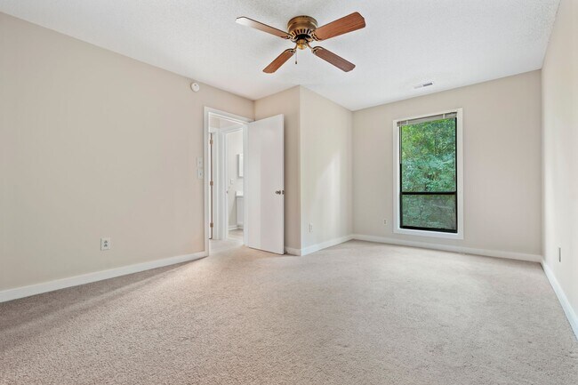 Building Photo - 101 Walden Dr