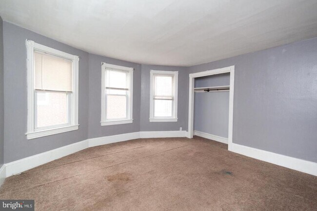Building Photo - 313 S Fairview St