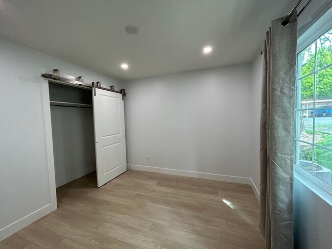 Building Photo - 2 Bedroom 2 Bathroom Condo Salt Lake City