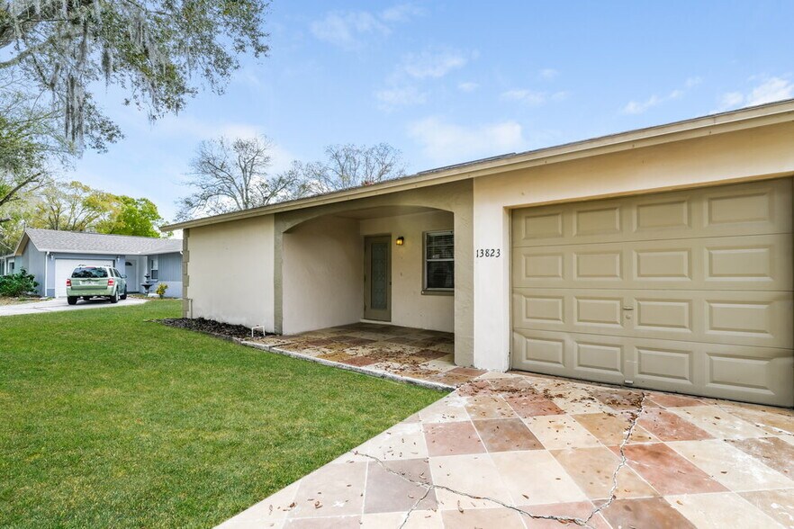Building Photo - 13823 Pathfinder Dr