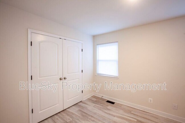 Building Photo - 1000 Monticello Rd