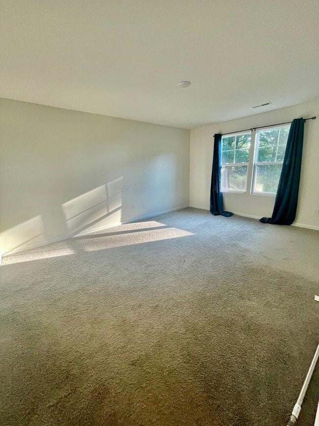 Building Photo - Welcome to this stunning 3-bedroom, 2.5-ba...