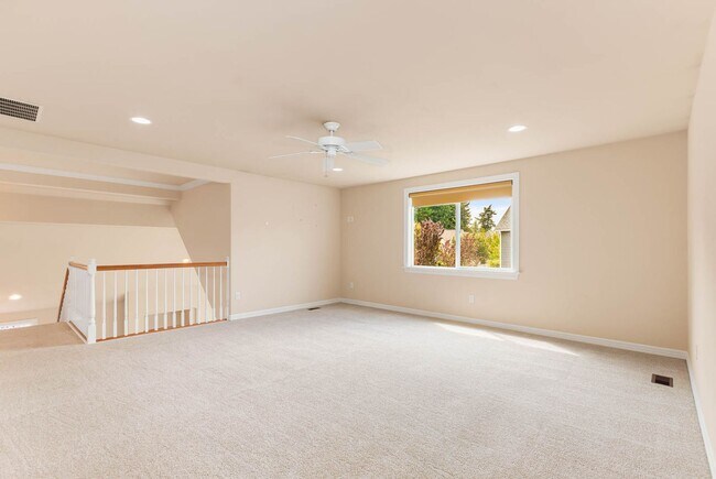 Building Photo - Stunning 4 bedroom Home in Coveted Deer Ridge Community