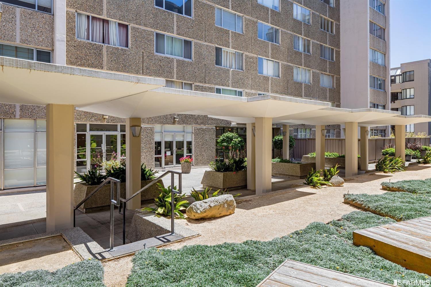 Building Photo - 1001 Pine St