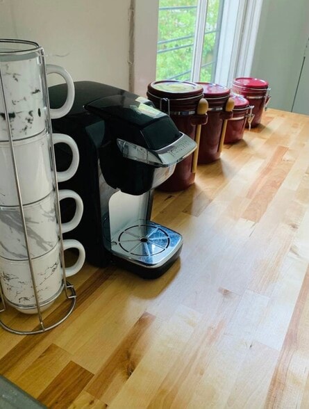 Building Photo - 2206 Bull St