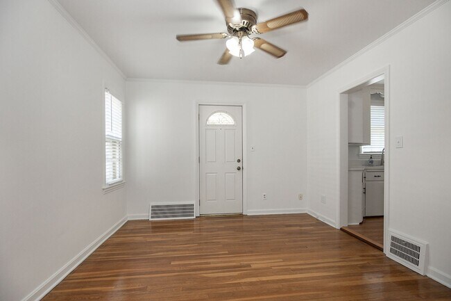 Building Photo - Charming 3 bedroom house Shaker Heights!!