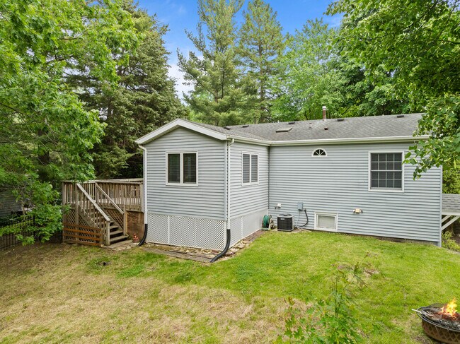 Building Photo - 438 Sylvan Dr
