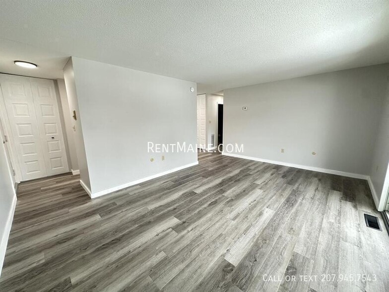 Building Photo - 33 Longrale Park