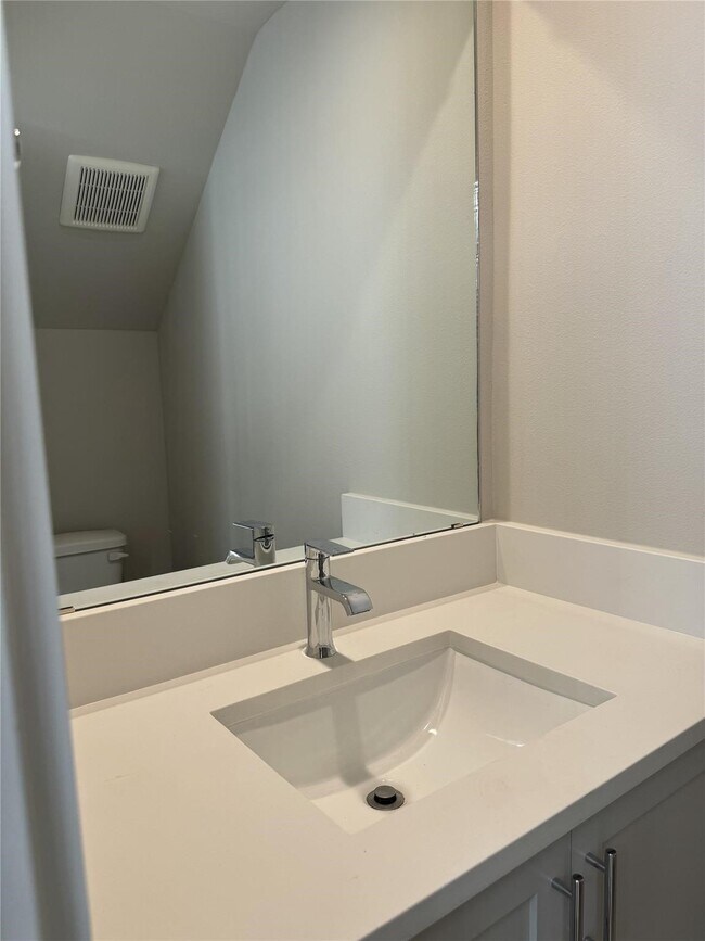 Building Photo - 540 Janisch Rd