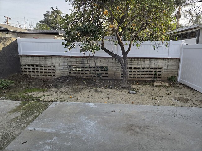 Building Photo - 15824 Valerio St