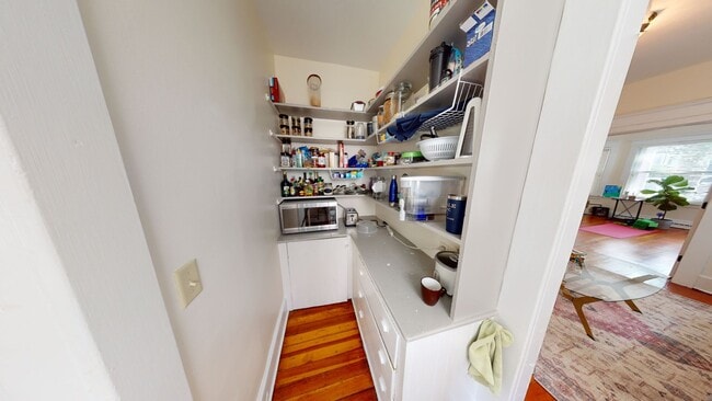 Building Photo - [In-Unit Laundry; Garden] Townhouse-Style Living, with Historical Details & Parking!