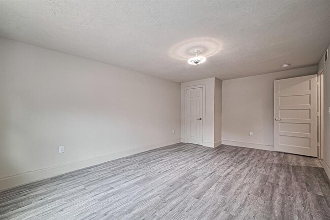 Building Photo - 4013 Ranch St