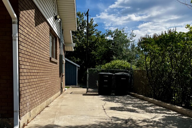 Building Photo - 1075 S 1200 E