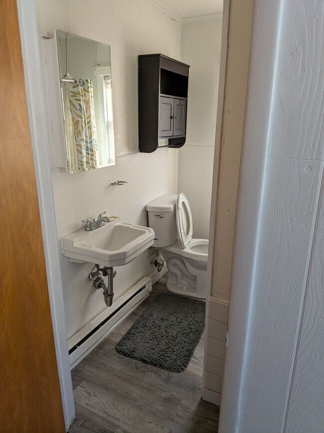 Building Photo - 1221 Eynon St