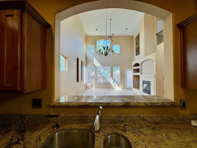 Building Photo - La Cueva Oeste Home!