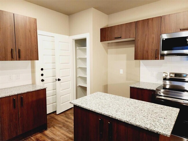 Building Photo - 9836 Grosbeak Ln