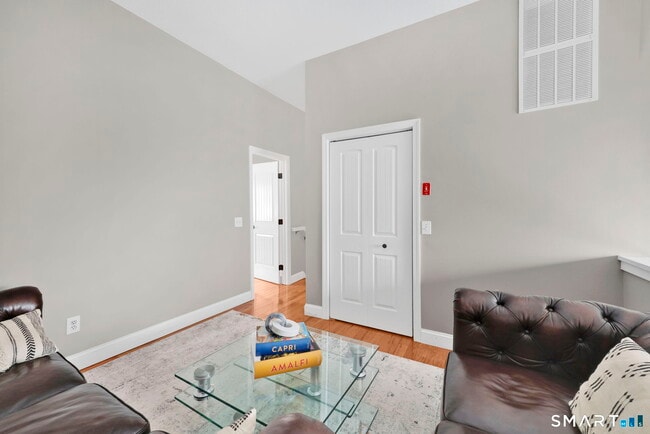 Building Photo - 3200 Madison Ave