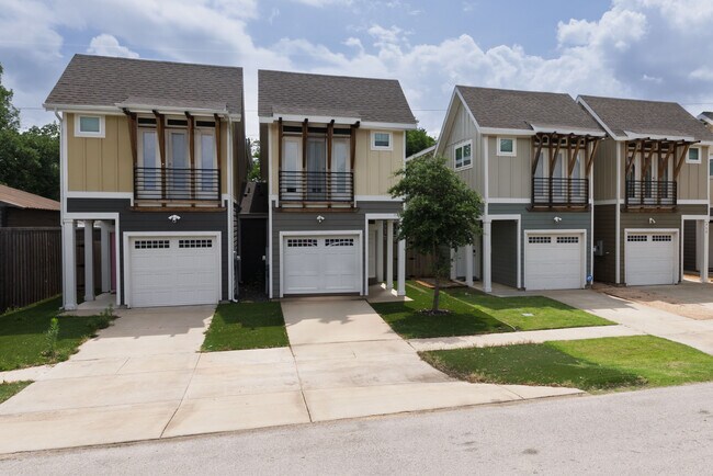 Building Photo - 450 S Edna Ave