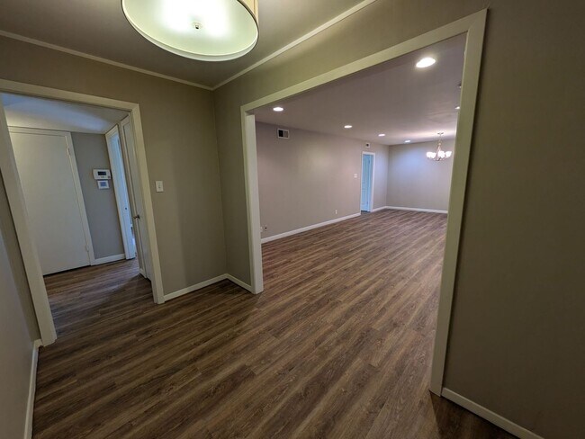Building Photo - 960 Terrace Dr