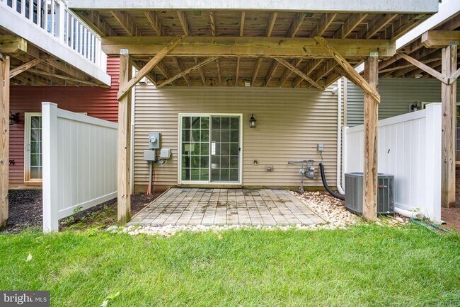 Building Photo - 6073 Camerons Ferry Dr