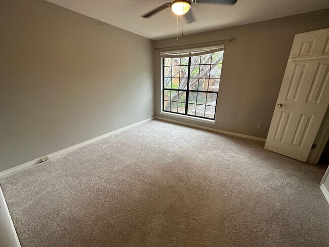 Building Photo - Beautiful Central Shreveport Home