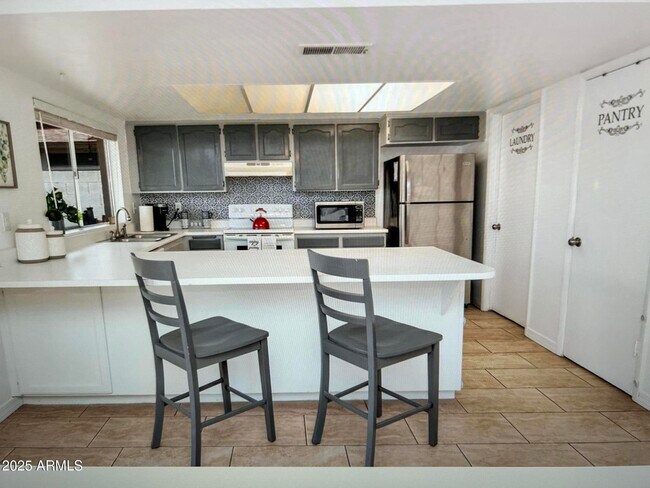 Building Photo - 4852 W Cochise Dr