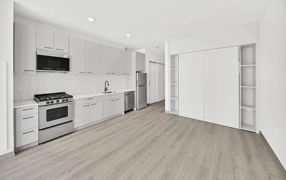 Building Photo - 2141 N Elston Ave