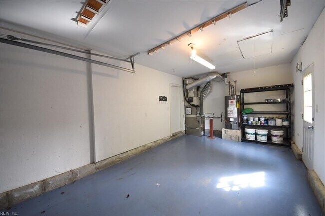 Building Photo - 1549 River Creek Crescent