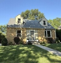 Building Photo - 415 N 89th St