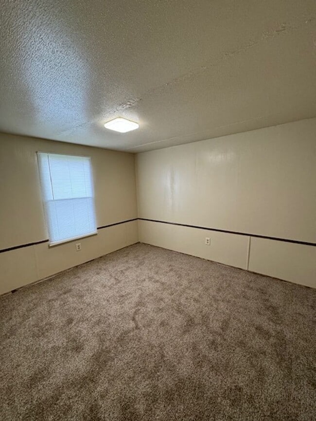 Building Photo - 208 Perry Ave