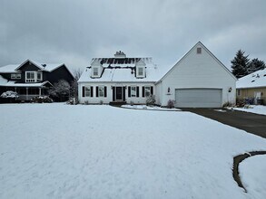 Building Photo - Beautiful Home in the Valley