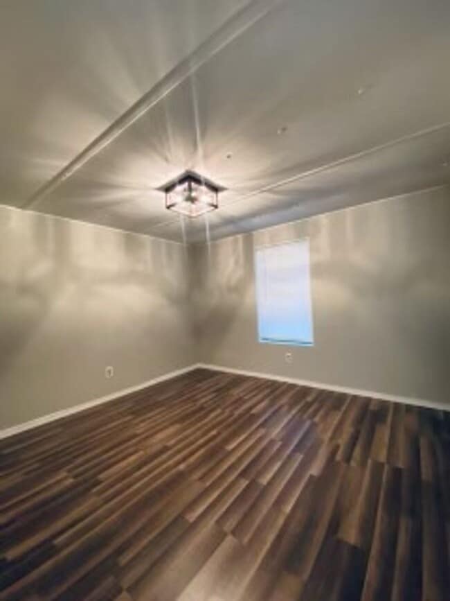 Building Photo - 2 Bedroom, 1 Bathroom - Mobile Home in Nor...