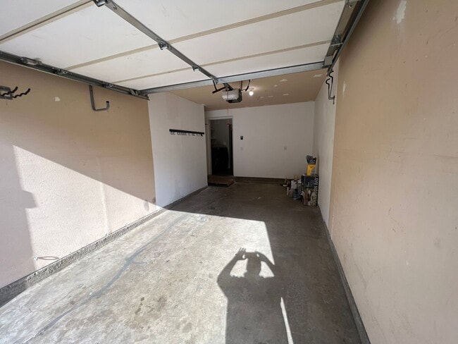 Building Photo - Upgraded Single Story First Floor Condo in Gated Community at Popular Madison Park Villas