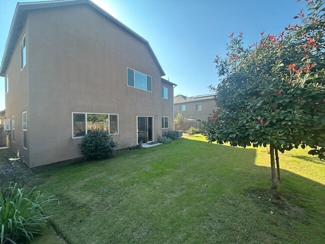 Building Photo - 4 bedroom 2 bathroom in NW Visalia coming soon!!!