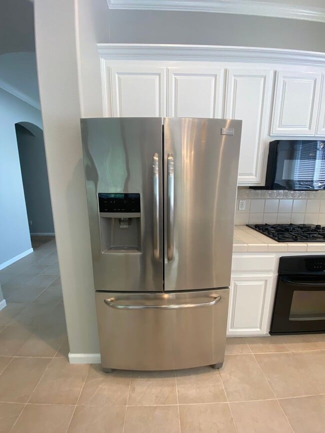 Building Photo - 4 bedroom in Paso Robles