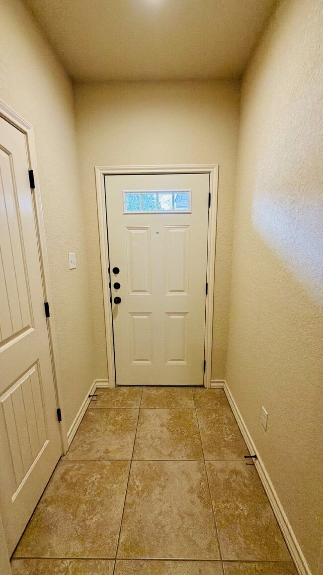 Building Photo - 7108 Micayla Cv