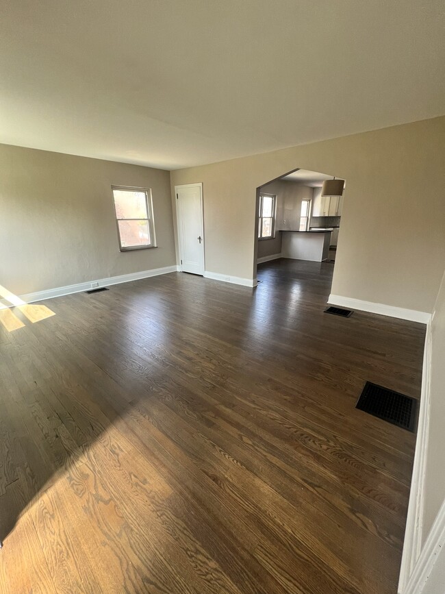 Building Photo - 5194 Sidney Rd