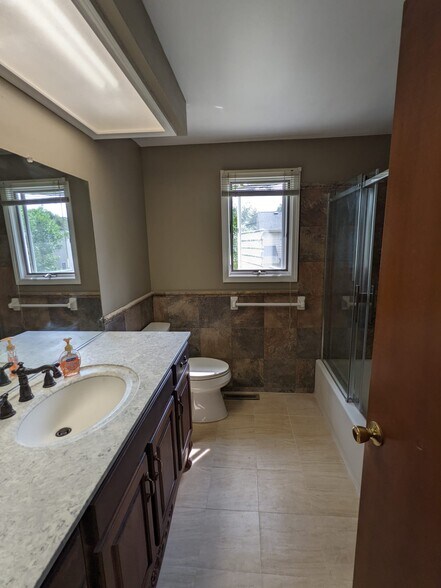 Building Photo - 19 Sandhollow Ct