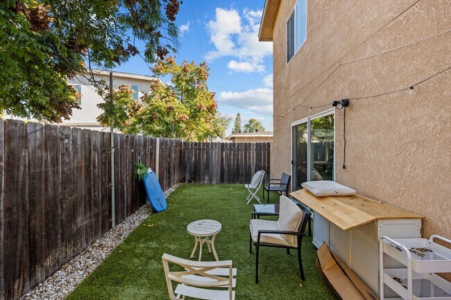 Building Photo - 6252 Dorothy Dr