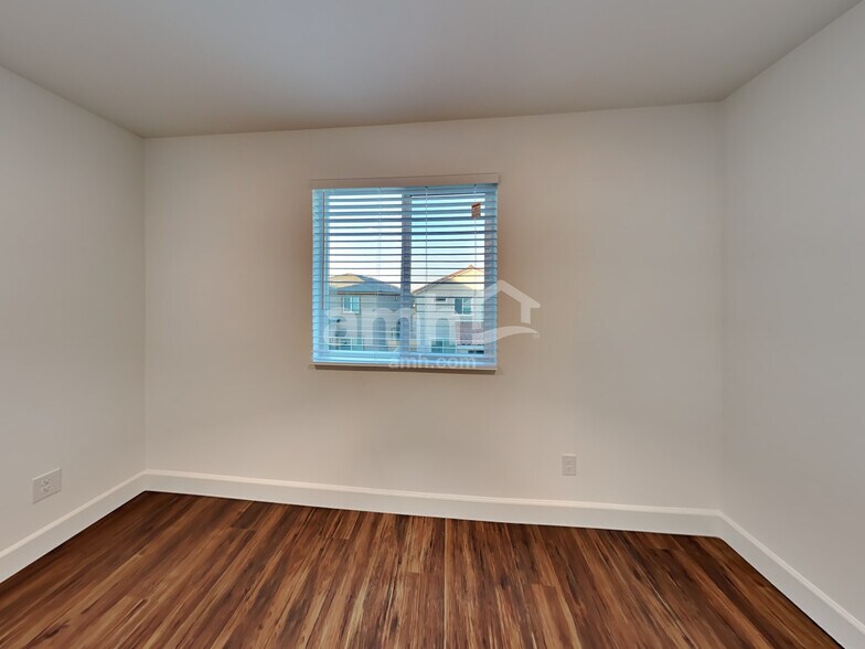 Building Photo - 10430 Bee Balm St