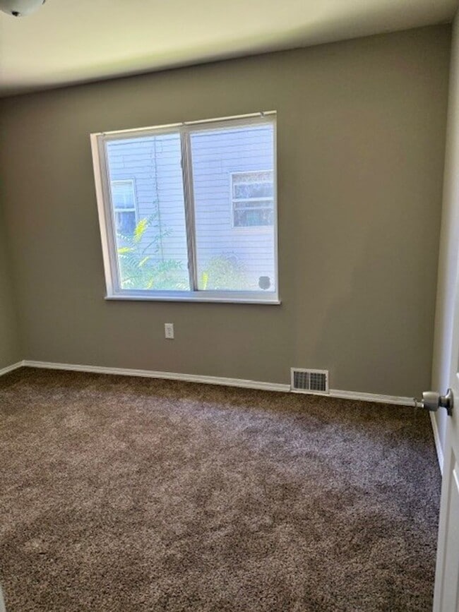 Building Photo - NEW RENTAL! Available Now