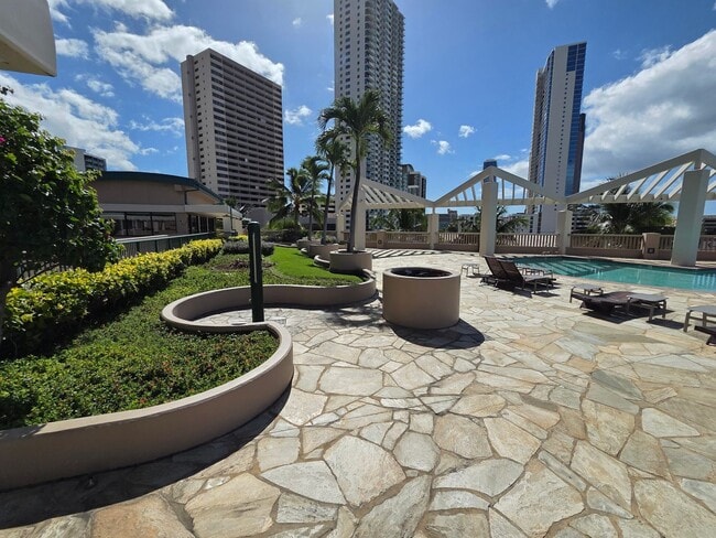 Building Photo - Immaculate Contemporary Living in Kaka‘ako- 2 bedroom, 2 bathroom, 1 covered parking stall, and I...