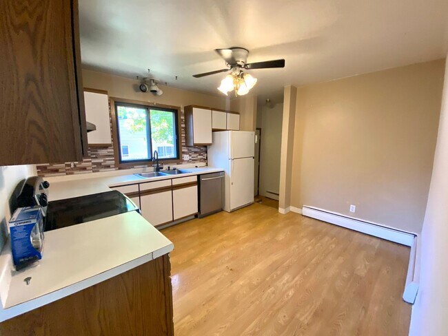 Building Photo - 2 Bedroom Duplex