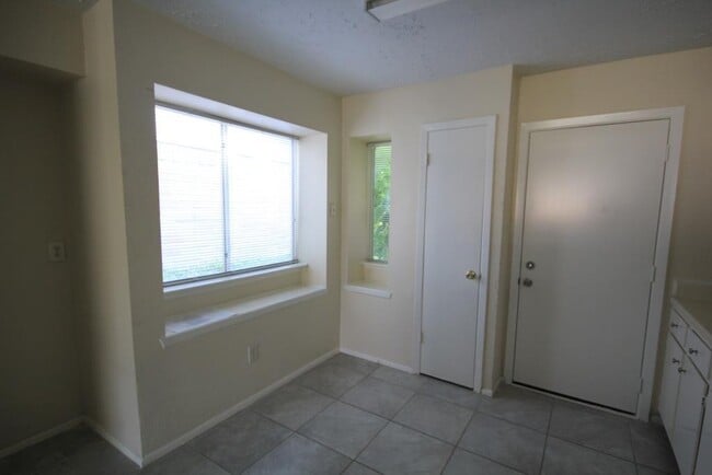 Building Photo - 24002 Silversmith Ln