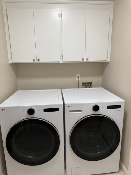 Building Photo - 17635 Hill Way