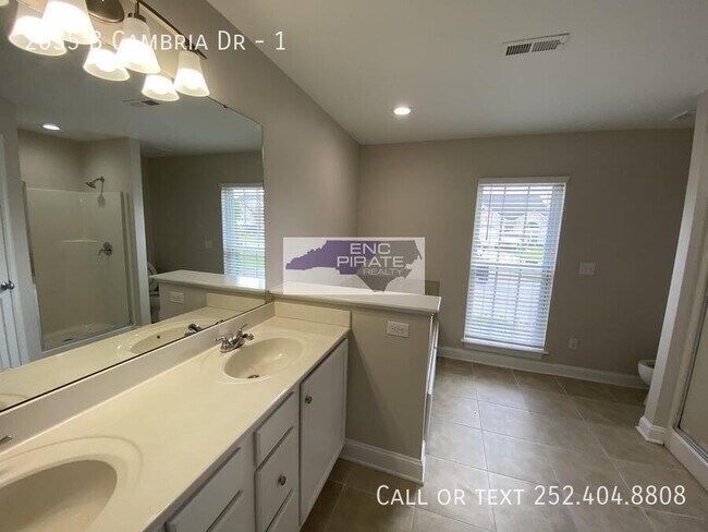 Building Photo - 2055B Cambria Dr