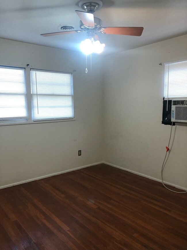 Building Photo - 3 Bedrooms, 1 Bath, 1 Car Garage Near Caprock High School!