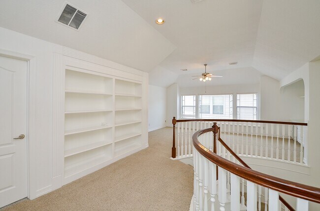 Building Photo - 5615 Bent Arbor Ln