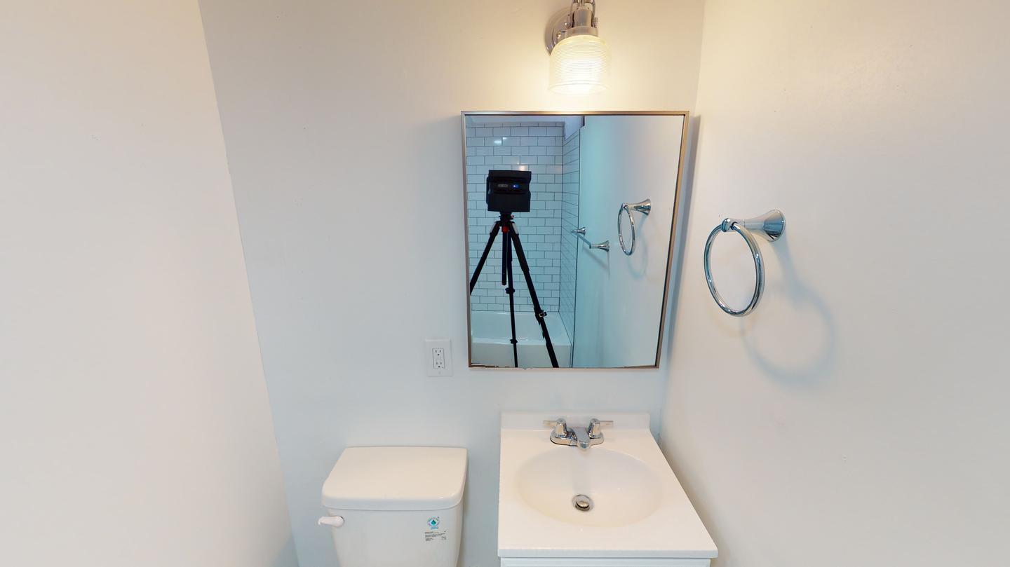 Building Photo - Renovated Park Hill brick home with large ...