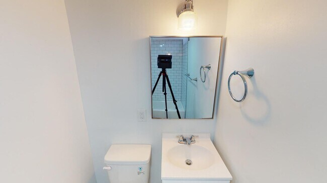 Building Photo - Renovated Park Hill brick home with large backyard